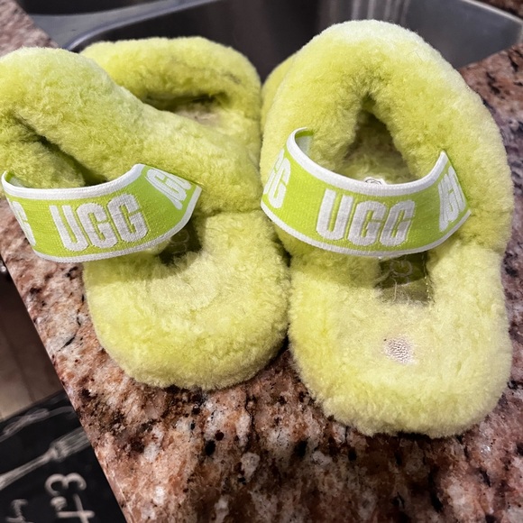 Girls size 13 Ugg fur slides neon green/yellow - Picture 3 of 3